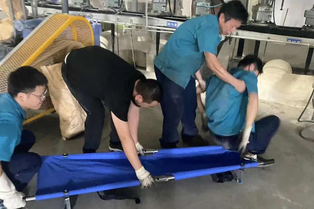 Changshu polyester tiến hành diễn tập cứu hộ khẩn cấp say nắng do nhiệt độ cao